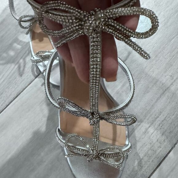 Women's Nolino Beaded Bow T-Strap Dress Sandals - Picture 7 of 10